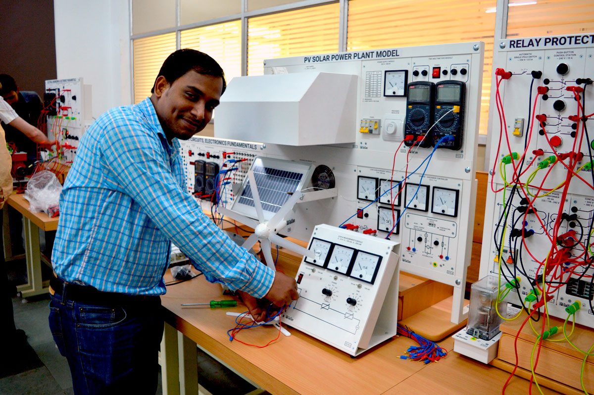 Учебно-исследовательская лаборатория высокоэффективного энергетического оборудования и нетрадиционных (альтернативных) и возобновляемых источников энергии создана в CVR Global University (Индия) на базе стендов ГалСен