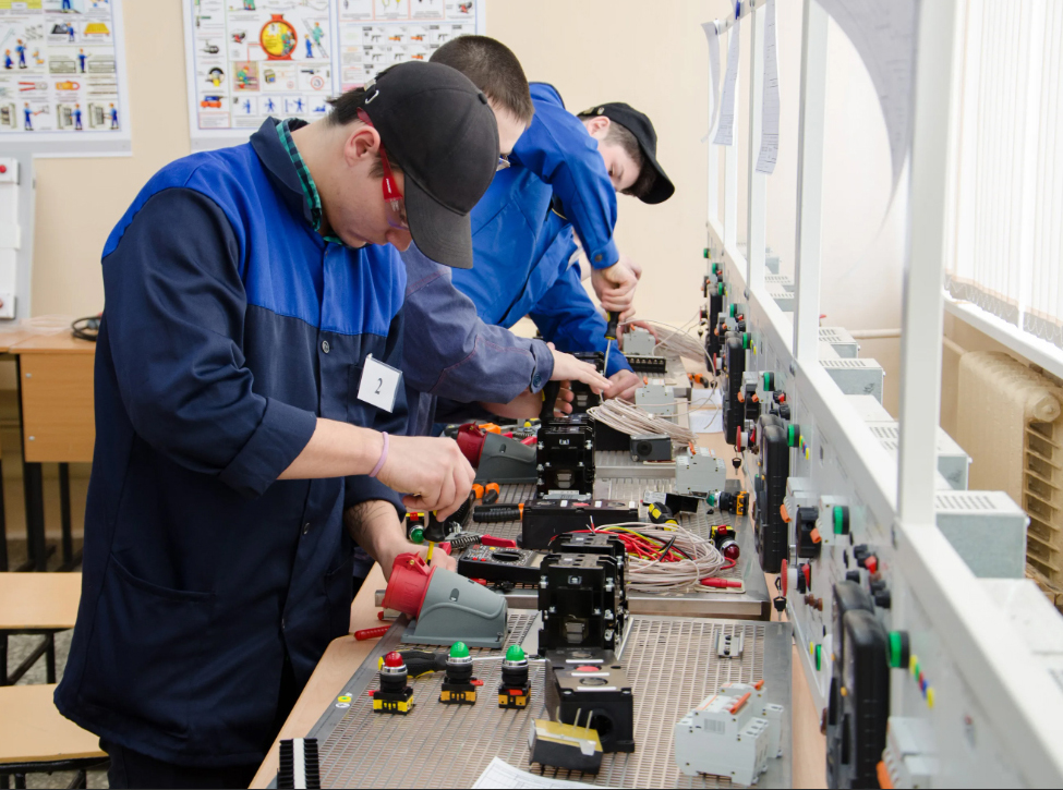 Лаборатории и мастерские по электромонтажу и наладке в Нижнекамском колледже им. Лемаева оснащены стендами ГалСен® ЭМС2-С