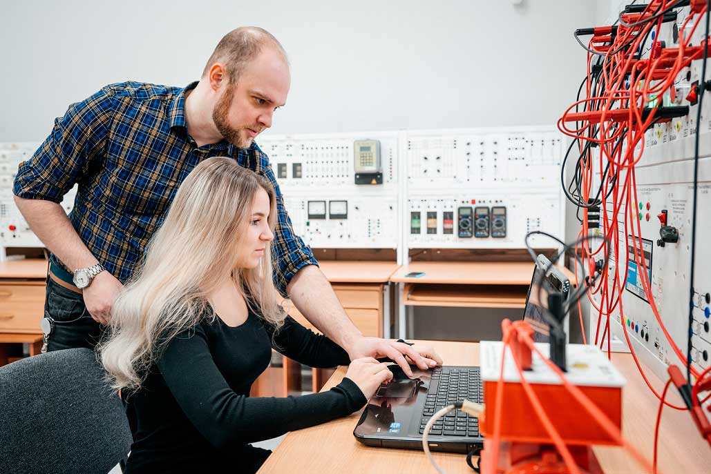 Томский политехнический университет модернизировал учебную лабораторию в Инженерной школе энергетики, оснастив ее учебными стендами ГалСен для  анализа и аудита систем электроснабжения